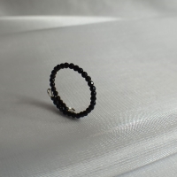 Кольцо на проволоке Мемори с натуральными камнями ШПИНЕЛЬ черная (однослойное)