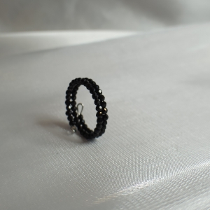 Кольцо на проволоке Мемори с натуральными камнями ШПИНЕЛЬ черная (двухслойное)